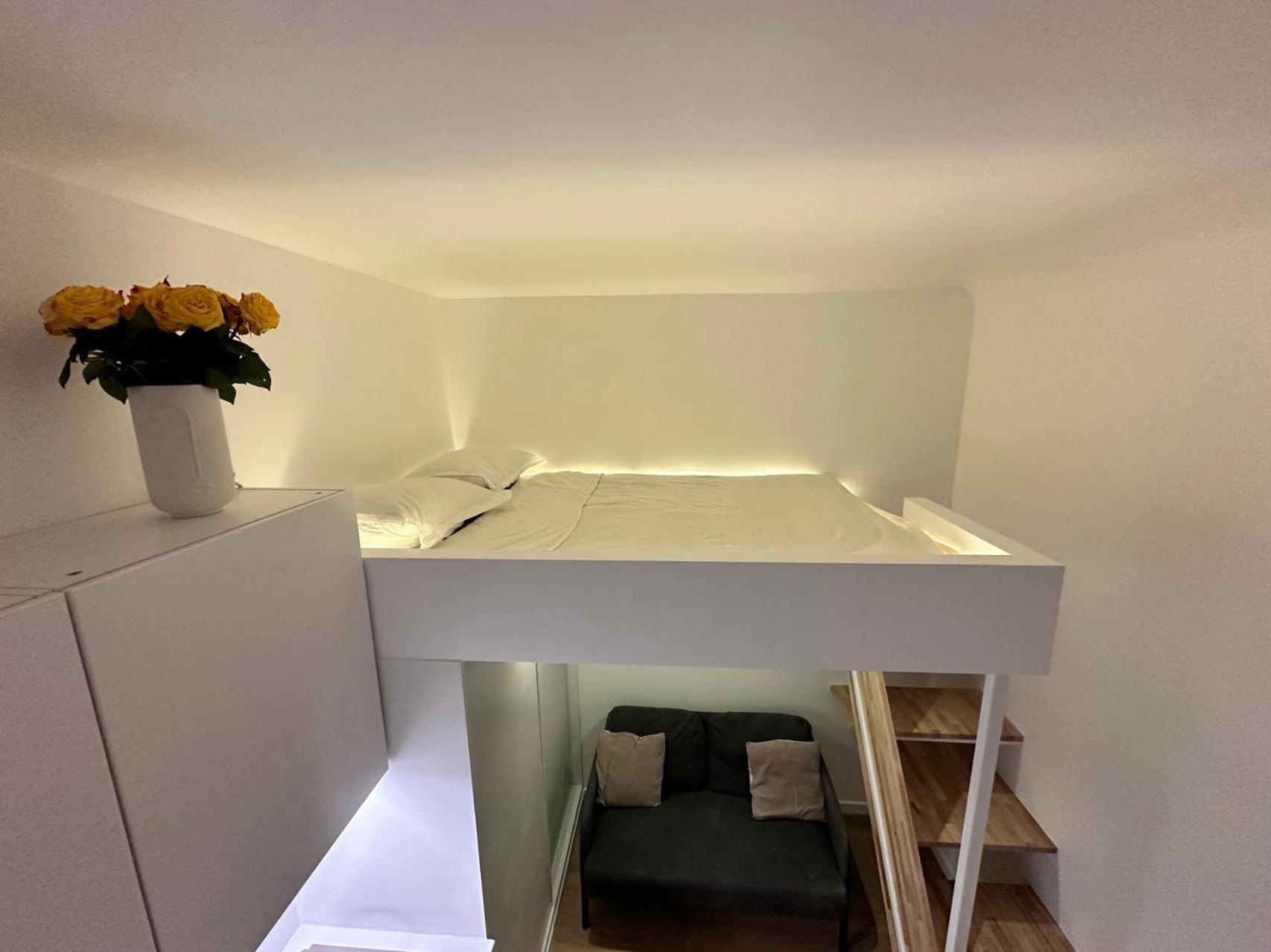 Metro Paris La-defense Apartment